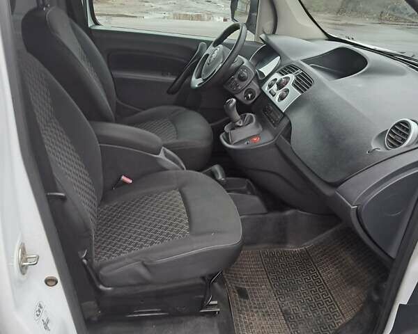 Белый Рено Кенгу, объемом двигателя 1.46 л и пробегом 145 тыс. км за 7800 $, фото 7 на Automoto.ua