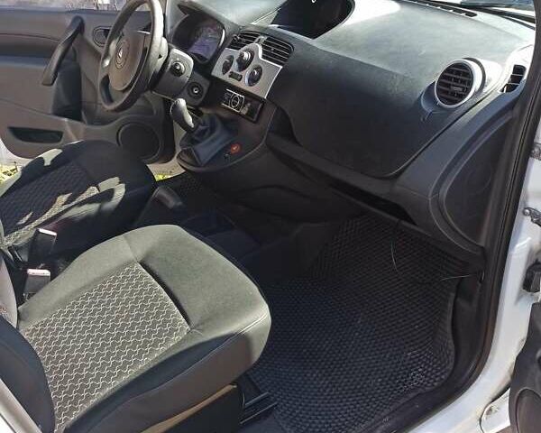 Белый Рено Кенгу, объемом двигателя 1.46 л и пробегом 120 тыс. км за 8000 $, фото 6 на Automoto.ua