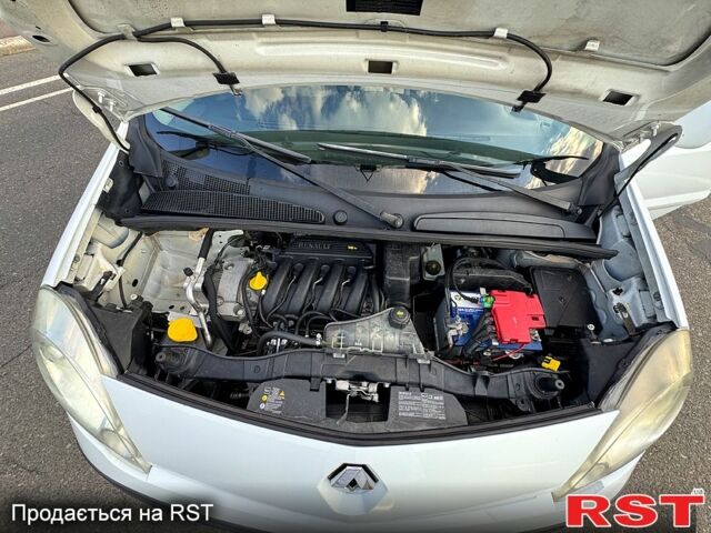 Белый Рено Кенгу, объемом двигателя 1.6 л и пробегом 285 тыс. км за 7999 $, фото 5 на Automoto.ua