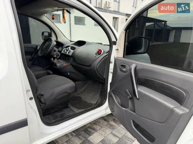 Рено Кенгу 2012 в Львове на Automoto.ua Белый Рено Кенгу, объемом двигателя 1.46 л и пробегом 233 тыс. км за 3850 $, фото 24 на Automoto.ua
