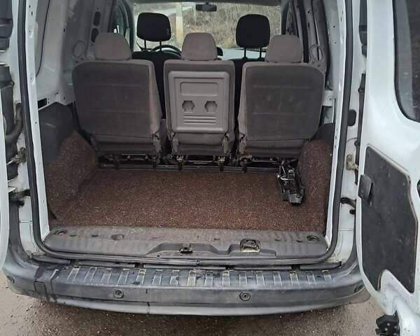 Белый Рено Кенгу, объемом двигателя 1.46 л и пробегом 145 тыс. км за 7800 $, фото 8 на Automoto.ua