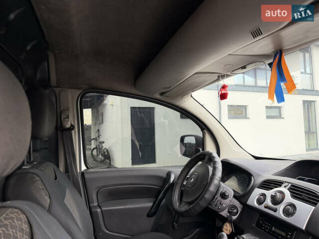 Рено Кенгу 2012 в Львове на Automoto.ua Белый Рено Кенгу, объемом двигателя 1.46 л и пробегом 233 тыс. км за 3850 $, фото 27 на Automoto.ua