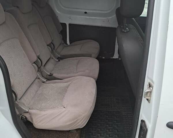 Белый Рено Кенгу, объемом двигателя 1.46 л и пробегом 145 тыс. км за 7800 $, фото 6 на Automoto.ua