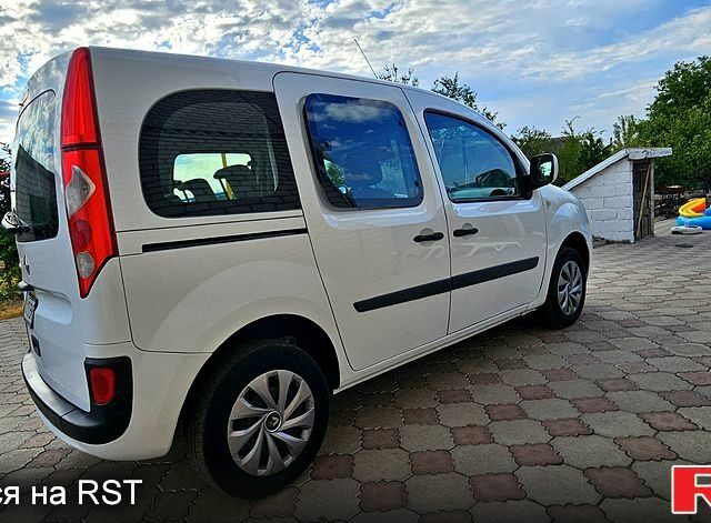 Белый Рено Кенгу, объемом двигателя 1.6 л и пробегом 124 тыс. км за 6800 $, фото 2 на Automoto.ua