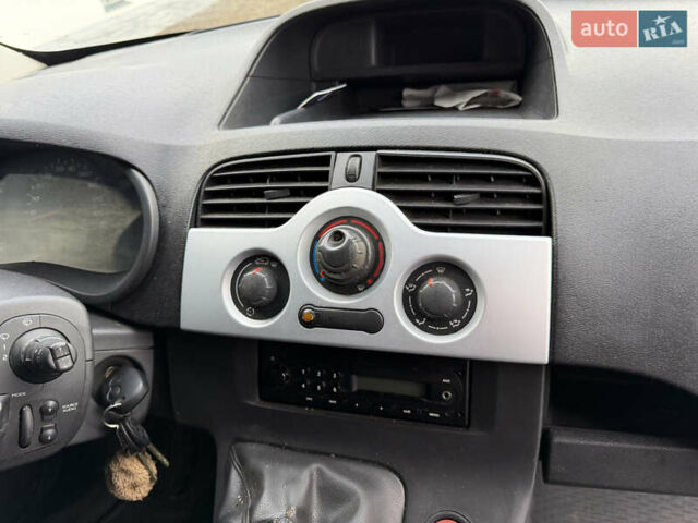 Рено Кенгу 2012 в Львове на Automoto.ua Белый Рено Кенгу, объемом двигателя 1.46 л и пробегом 233 тыс. км за 3850 $, фото 28 на Automoto.ua