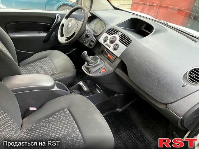 Белый Рено Кенгу, объемом двигателя 1.5 л и пробегом 300 тыс. км за 4950 $, фото 11 на Automoto.ua