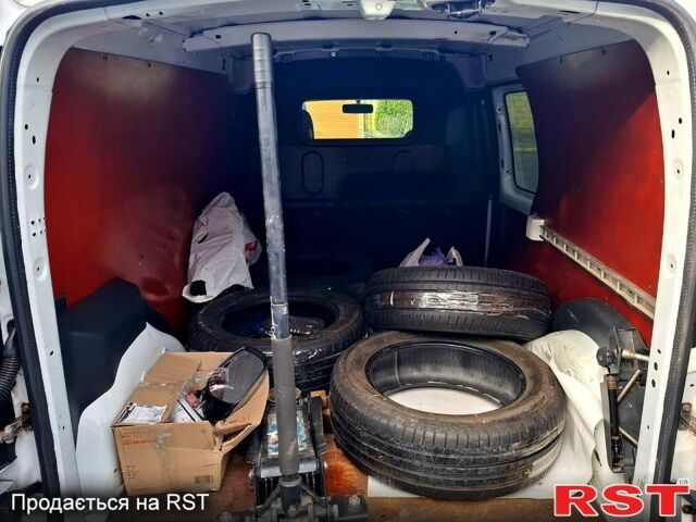 Белый Рено Кенгу, объемом двигателя 1.5 л и пробегом 27000 тыс. км за 5999 $, фото 8 на Automoto.ua