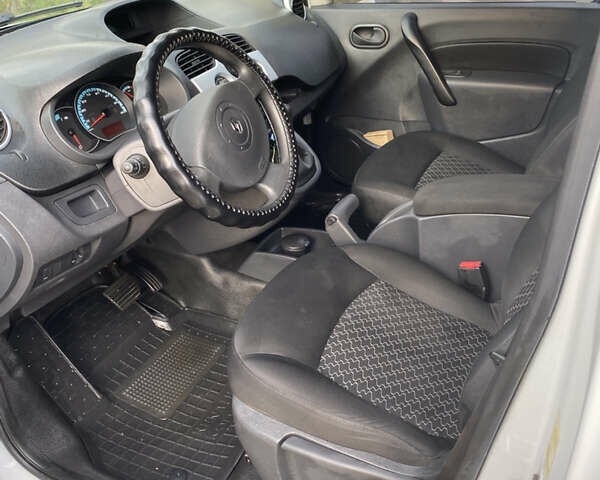 Белый Рено Кенгу, объемом двигателя 0 л и пробегом 80 тыс. км за 9000 $, фото 5 на Automoto.ua