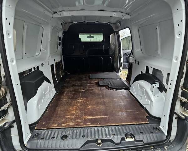 Белый Рено Кенгу, объемом двигателя 0 л и пробегом 62 тыс. км за 6000 $, фото 4 на Automoto.ua