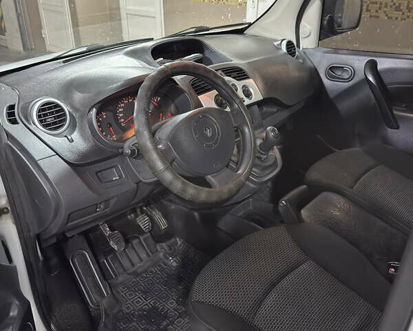 Белый Рено Кенгу, объемом двигателя 1.5 л и пробегом 273 тыс. км за 4100 $, фото 7 на Automoto.ua