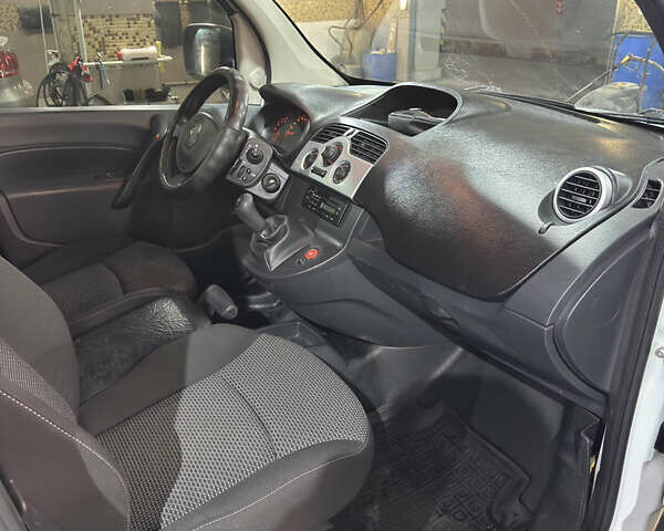 Белый Рено Кенгу, объемом двигателя 1.5 л и пробегом 273 тыс. км за 4100 $, фото 10 на Automoto.ua