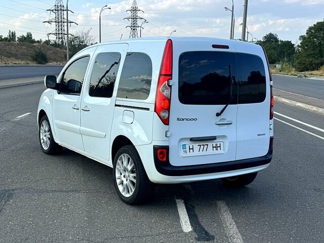 Белый Рено Кенгу, объемом двигателя 1.6 л и пробегом 285 тыс. км за 7999 $, фото 2 на Automoto.ua