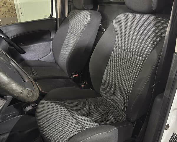 Белый Рено Кенгу, объемом двигателя 1.5 л и пробегом 273 тыс. км за 4100 $, фото 8 на Automoto.ua