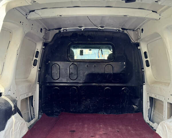 Белый Рено Кенгу, объемом двигателя 1.46 л и пробегом 235 тыс. км за 4000 $, фото 6 на Automoto.ua