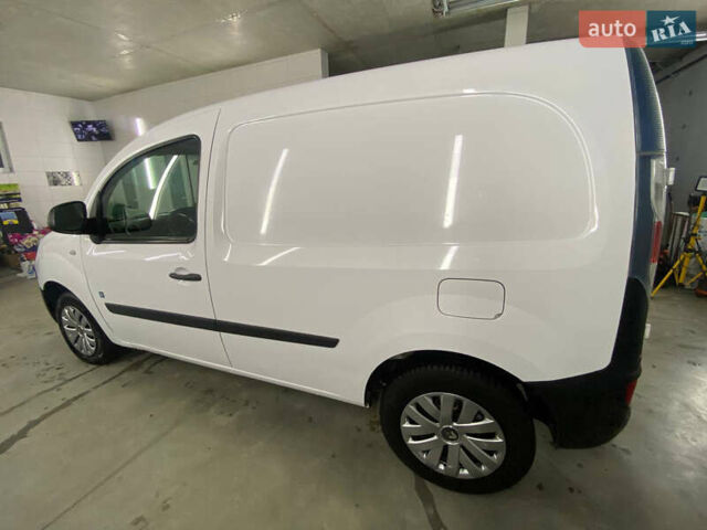 Білий Рено Кєнгу, об'ємом двигуна 0 л та пробігом 39 тис. км за 6100 $, фото 6 на Automoto.ua