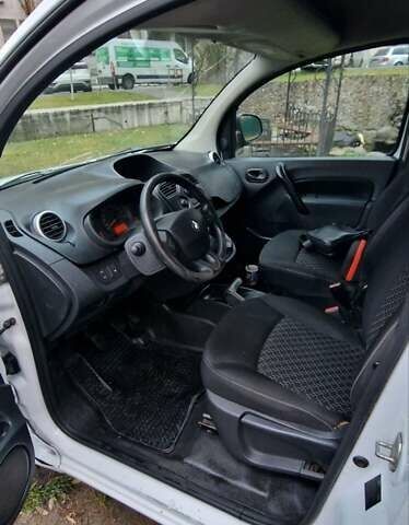 Белый Рено Кенгу, объемом двигателя 1.5 л и пробегом 340 тыс. км за 4050 $, фото 7 на Automoto.ua