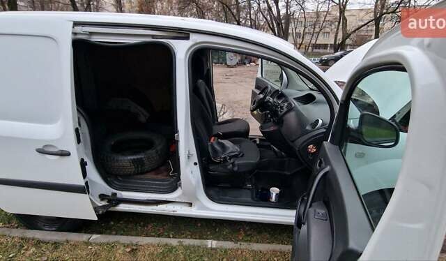 Белый Рено Кенгу, объемом двигателя 1.5 л и пробегом 340 тыс. км за 4050 $, фото 11 на Automoto.ua