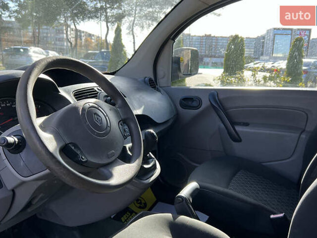 Рено Кєнгу 2013 у Львові на Automoto.ua Білий Рено Кєнгу, об'ємом двигуна 1.46 л та пробігом 202 тис. км за 6600 $, фото 8 на Automoto.ua