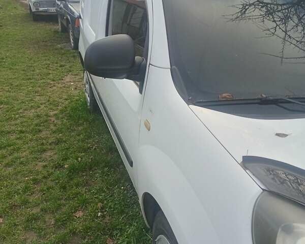 Белый Рено Кенгу, объемом двигателя 1.5 л и пробегом 230 тыс. км за 2500 $, фото 2 на Automoto.ua