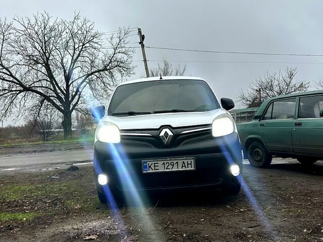 Белый Рено Кенгу, объемом двигателя 1.5 л и пробегом 265 тыс. км за 9200 $, фото 3 на Automoto.ua