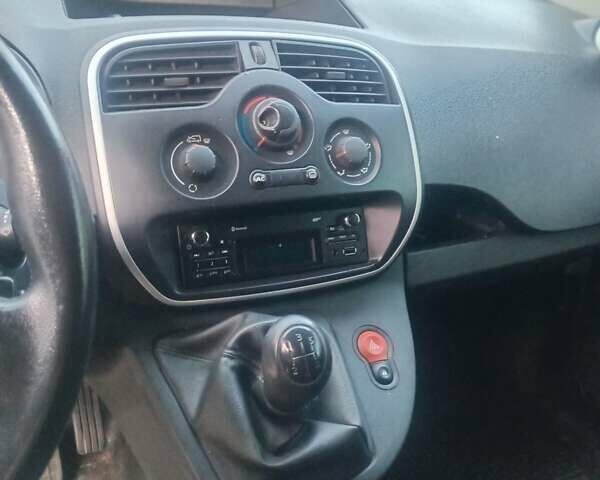 Белый Рено Кенгу, объемом двигателя 1.5 л и пробегом 230 тыс. км за 2500 $, фото 8 на Automoto.ua