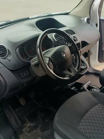 Белый Рено Кенгу, объемом двигателя 1.5 л и пробегом 303 тыс. км за 6000 $, фото 13 на Automoto.ua