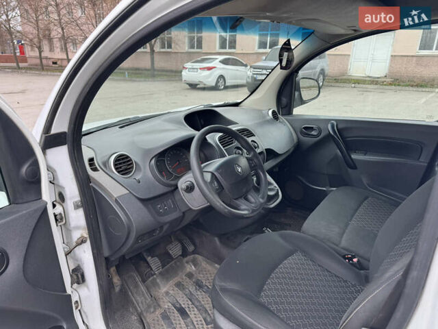 Белый Рено Кенгу, объемом двигателя 1.5 л и пробегом 304 тыс. км за 5900 $, фото 10 на Automoto.ua