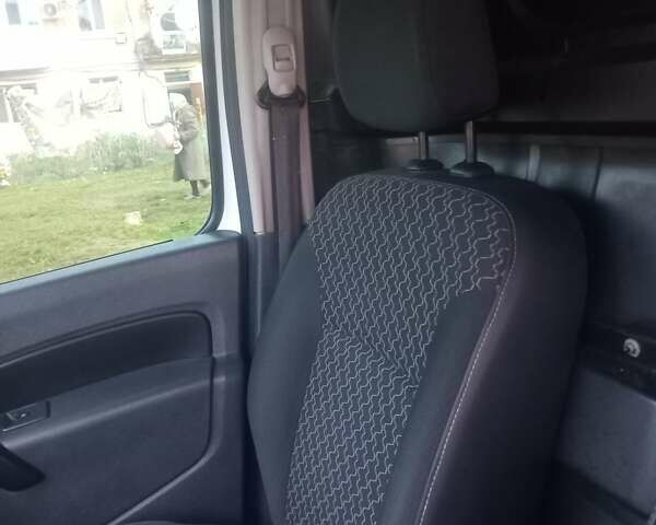 Белый Рено Кенгу, объемом двигателя 1.5 л и пробегом 230 тыс. км за 2500 $, фото 7 на Automoto.ua