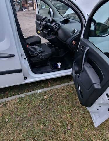 Белый Рено Кенгу, объемом двигателя 1.5 л и пробегом 340 тыс. км за 4050 $, фото 10 на Automoto.ua