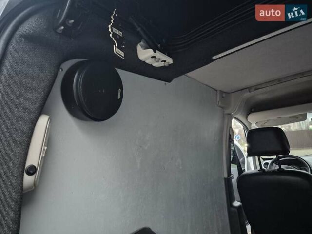 Білий Рено Кєнгу, об'ємом двигуна 1.5 л та пробігом 265 тис. км за 5999 $, фото 21 на Automoto.ua