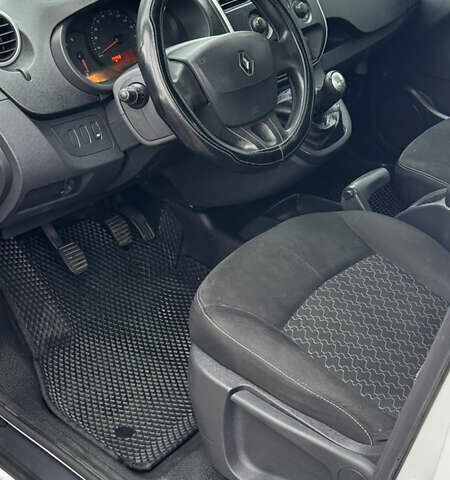 Белый Рено Кенгу, объемом двигателя 1.46 л и пробегом 234 тыс. км за 7700 $, фото 17 на Automoto.ua