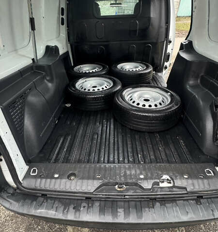 Белый Рено Кенгу, объемом двигателя 1.46 л и пробегом 234 тыс. км за 7700 $, фото 10 на Automoto.ua