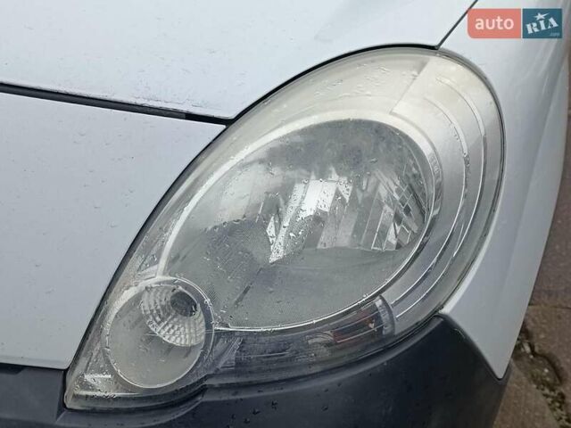 Белый Рено Кенгу, объемом двигателя 1.5 л и пробегом 330 тыс. км за 6490 $, фото 4 на Automoto.ua