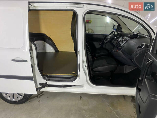 Білий Рено Кєнгу, об'ємом двигуна 0 л та пробігом 39 тис. км за 6100 $, фото 24 на Automoto.ua