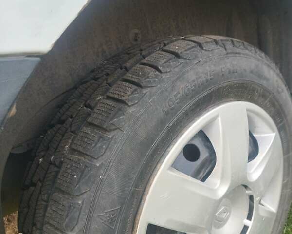 Белый Рено Кенгу, объемом двигателя 1.5 л и пробегом 230 тыс. км за 2500 $, фото 4 на Automoto.ua