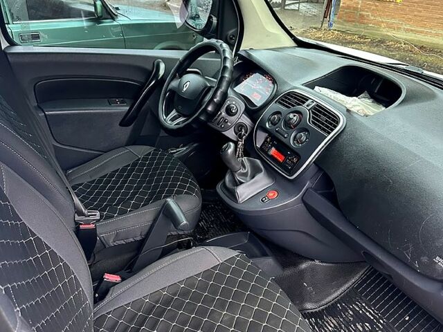 Белый Рено Кенгу, объемом двигателя 1.5 л и пробегом 265 тыс. км за 9200 $, фото 10 на Automoto.ua