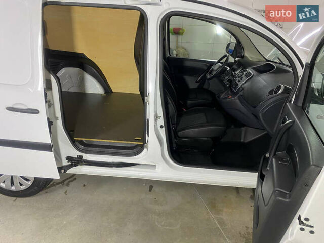 Білий Рено Кєнгу, об'ємом двигуна 0 л та пробігом 39 тис. км за 6100 $, фото 25 на Automoto.ua