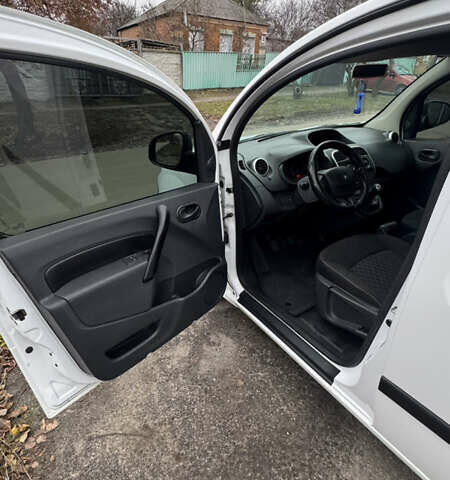 Белый Рено Кенгу, объемом двигателя 1.46 л и пробегом 234 тыс. км за 7700 $, фото 16 на Automoto.ua