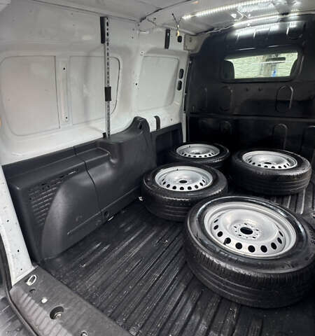 Белый Рено Кенгу, объемом двигателя 1.46 л и пробегом 234 тыс. км за 7700 $, фото 12 на Automoto.ua