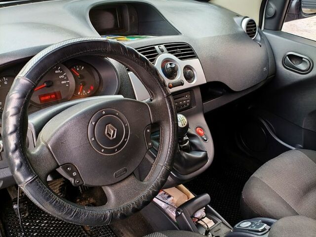 Белый Рено Кенгу, объемом двигателя 1.5 л и пробегом 253 тыс. км за 8300 $, фото 11 на Automoto.ua