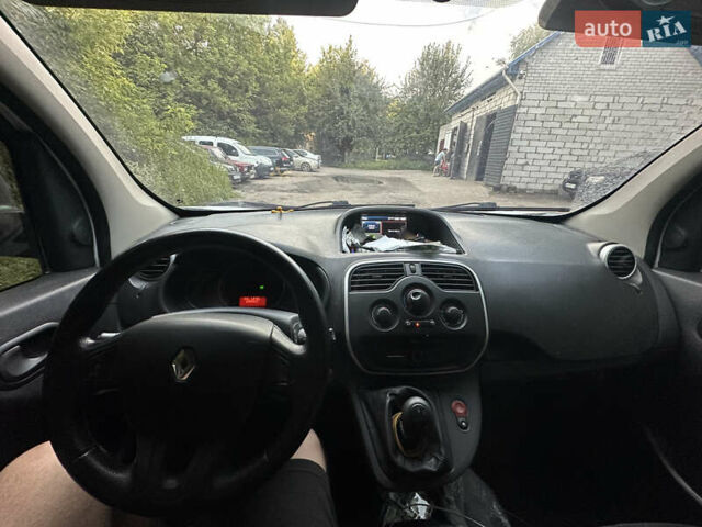 Рено Кєнгу 2013 у Житомирі на Automoto.ua Білий Рено Кєнгу, об'ємом двигуна 1.5 л та пробігом 311 тис. км за 5200 $, фото 1 на Automoto.ua