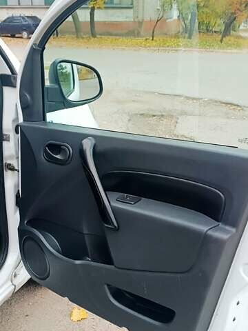 Белый Рено Кенгу, объемом двигателя 1.5 л и пробегом 303 тыс. км за 6000 $, фото 18 на Automoto.ua