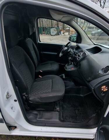 Белый Рено Кенгу, объемом двигателя 1.5 л и пробегом 340 тыс. км за 4050 $, фото 12 на Automoto.ua