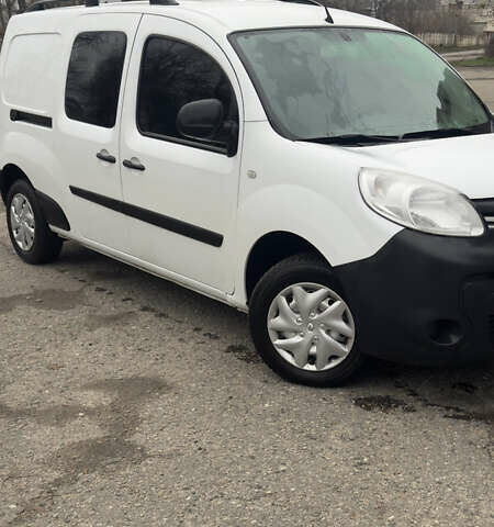 Белый Рено Кенгу, объемом двигателя 1.46 л и пробегом 234 тыс. км за 7700 $, фото 2 на Automoto.ua