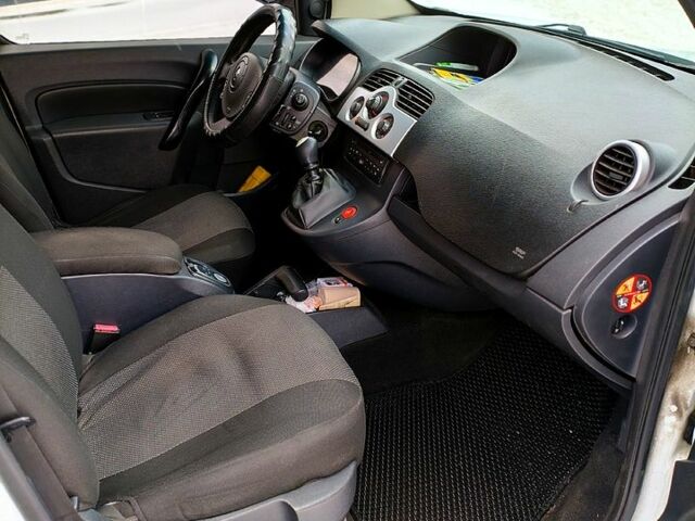 Белый Рено Кенгу, объемом двигателя 1.5 л и пробегом 253 тыс. км за 8300 $, фото 7 на Automoto.ua