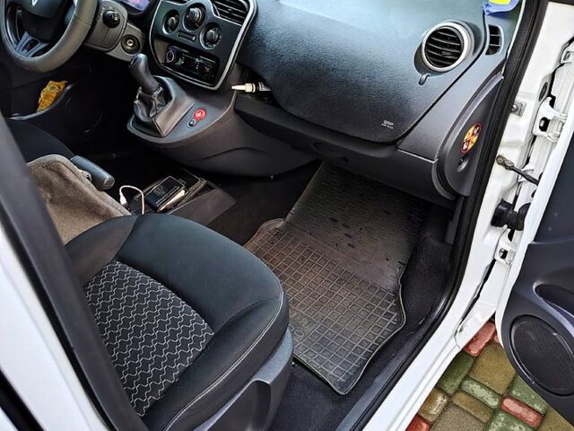 Белый Рено Кенгу, объемом двигателя 1.4 л и пробегом 189 тыс. км за 7600 $, фото 4 на Automoto.ua