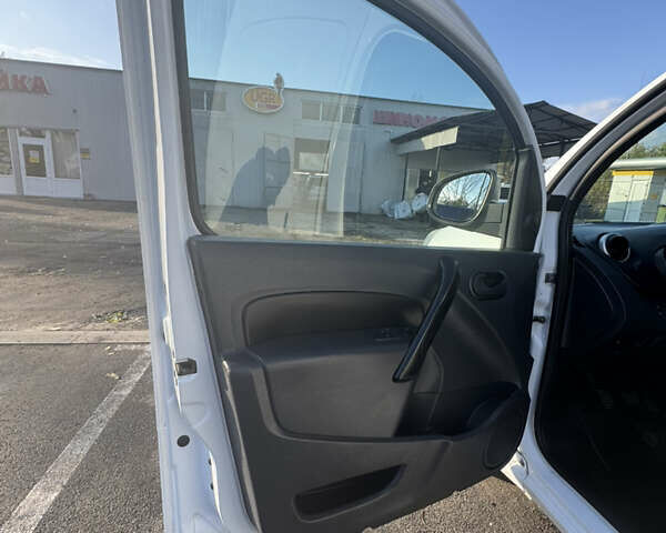 Рено Кенгу 2014 в Лубнах на Automoto.ua Белый Рено Кенгу, объемом двигателя 1.46 л и пробегом 395 тыс. км за 7150 $, фото 11 на Automoto.ua