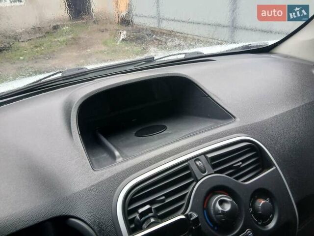 Белый Рено Кенгу, объемом двигателя 1.46 л и пробегом 200 тыс. км за 6800 $, фото 9 на Automoto.ua