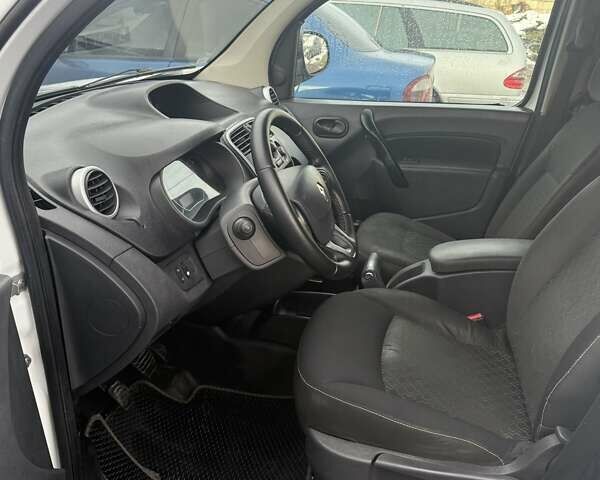 Белый Рено Кенгу, объемом двигателя 1.49 л и пробегом 185 тыс. км за 6000 $, фото 4 на Automoto.ua