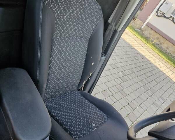 Белый Рено Кенгу, объемом двигателя 1.5 л и пробегом 325 тыс. км за 6200 $, фото 8 на Automoto.ua